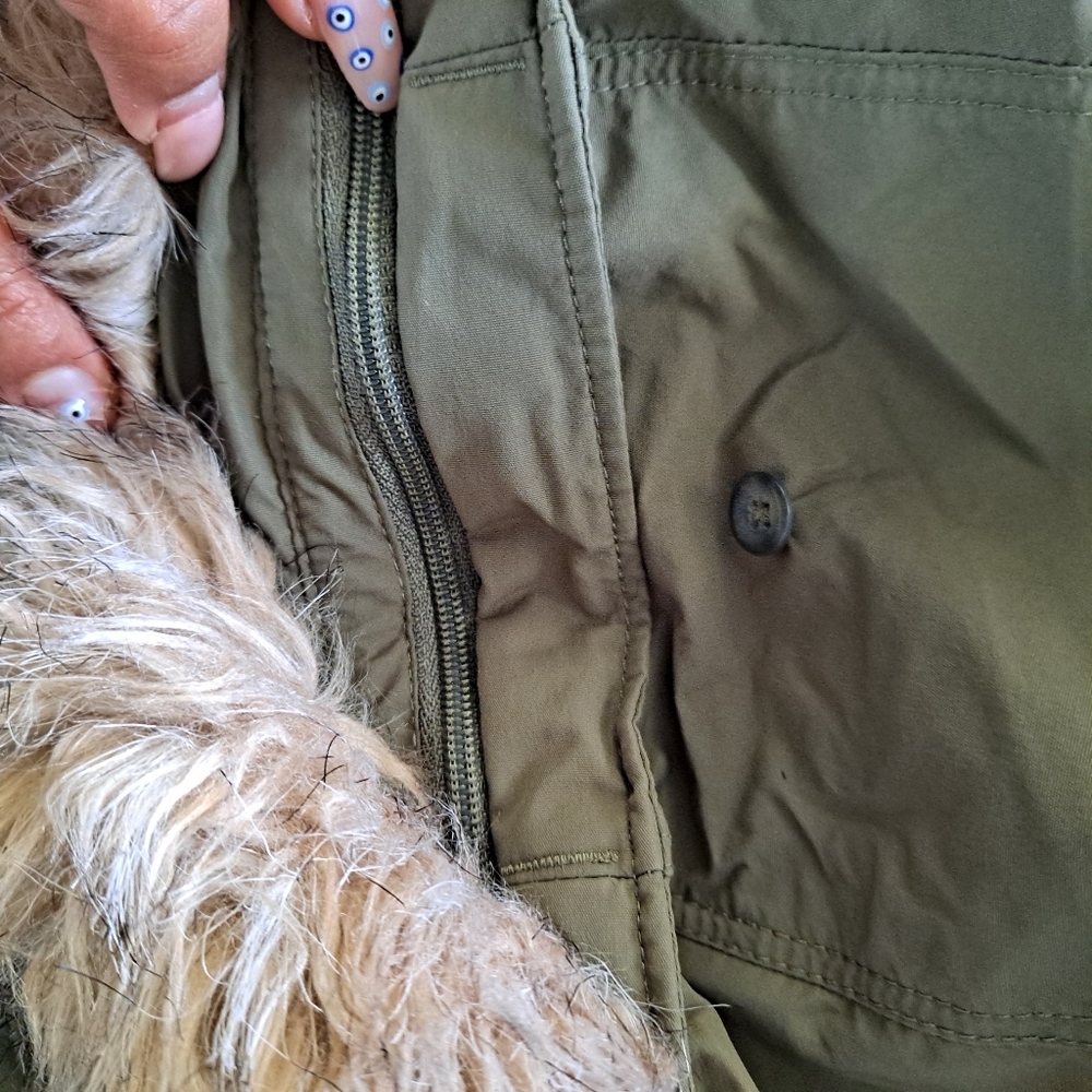 Mountain HardWear Forest Green Vest - Picture 8 of 9